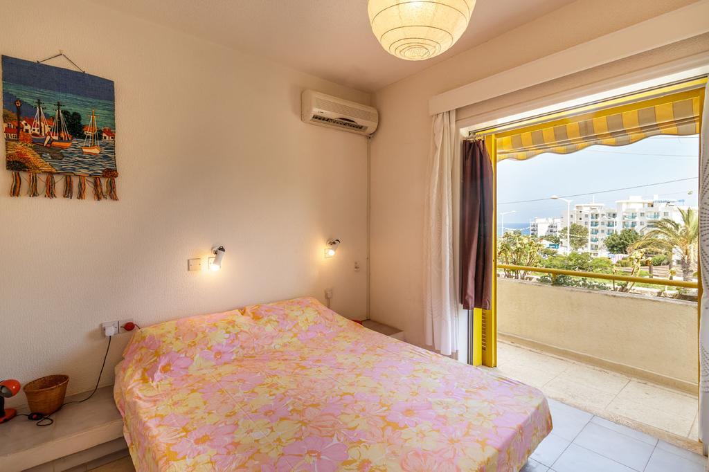 House Protaras Hotel Паралимни Екстериор снимка